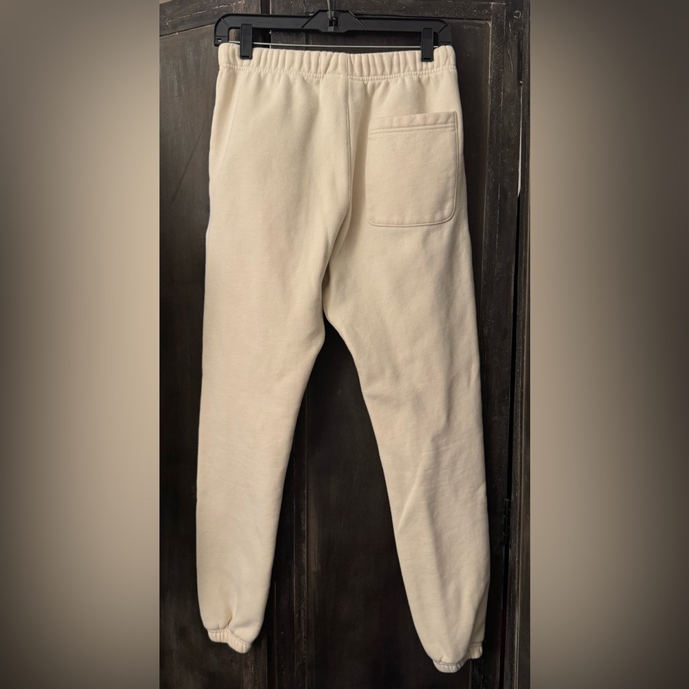 FEAR OF GOD ESSENTIALS Sweatpants Joggers Cream/Buttercream - Picture 7 of 12